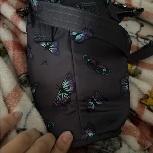 Lug Huggie Butterfly Patterned water bottle crossbody bag - Picture 5 of 5